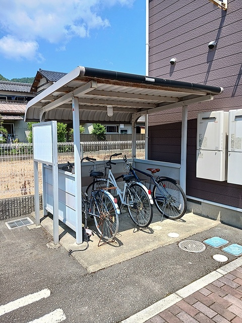 その他共有部分　屋根付き駐輪場は無料で使用OK♪
