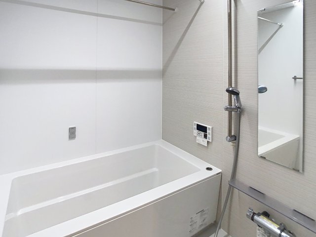 バス・シャワールーム　掲載写真は空室の別部屋を掲載しております。実際のお部屋と仕様