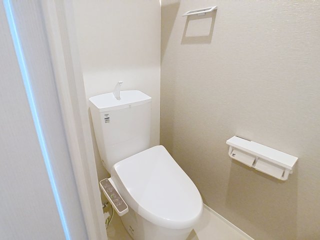 トイレ　掲載写真は空室の別部屋を掲載しております。実際のお部屋と仕様