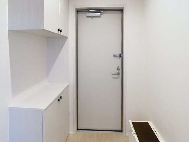 玄関　掲載写真は空室の別部屋を掲載しております。実際のお部屋と仕様