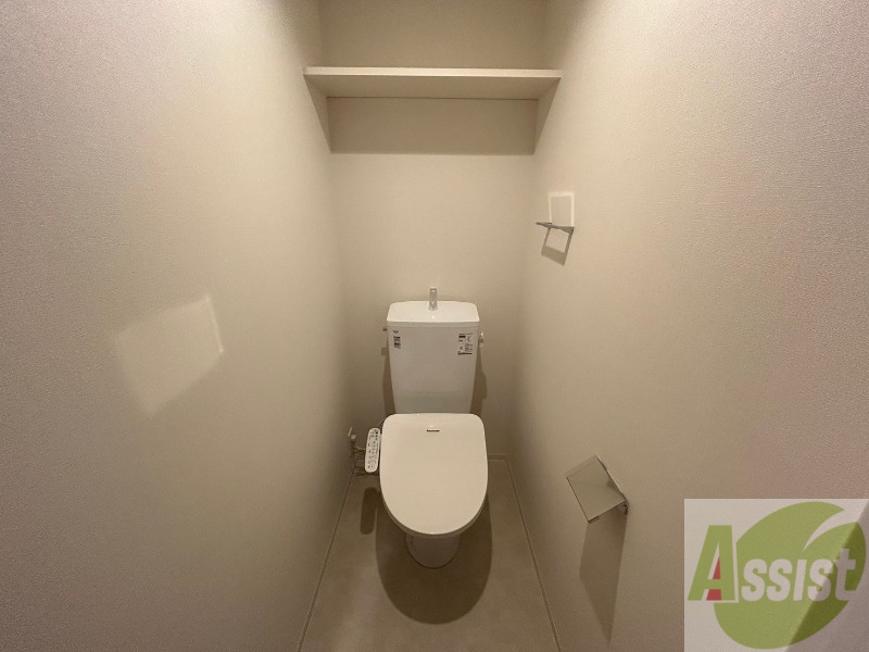 トイレ　こちらはトイレです。清潔感があり、安心して使用できます。