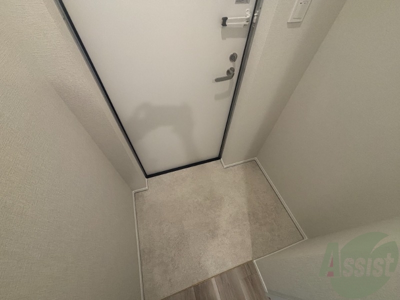 玄関　こちら玄関のお写真です。広々としていて靴の着脱に便利です