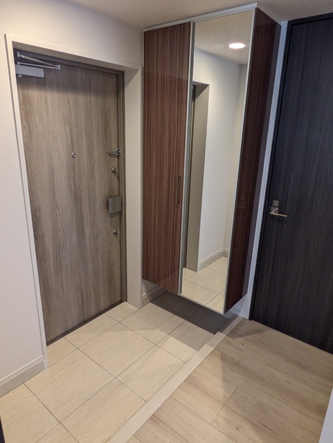 玄関　※同間取り別号室の写真です