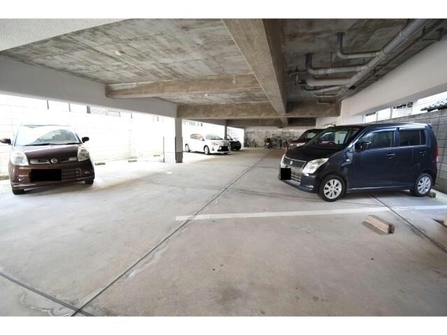 駐車場　駐車場