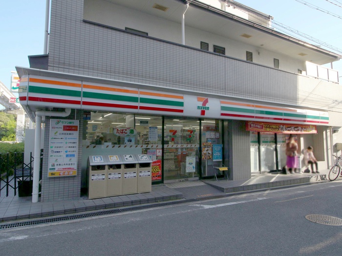 コンビニ　セブンイレブン豊中蛍池中町店（コンビニ）まで398m