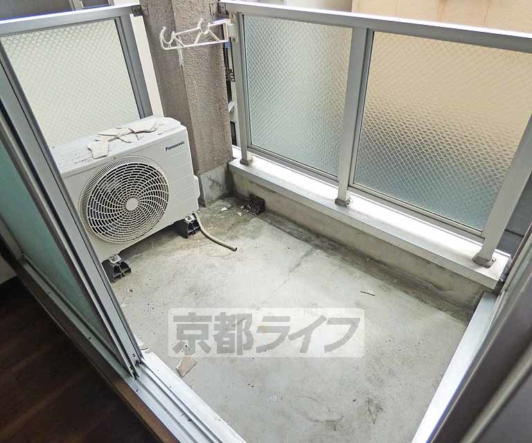 バルコニー　広々としたバルコニーです。