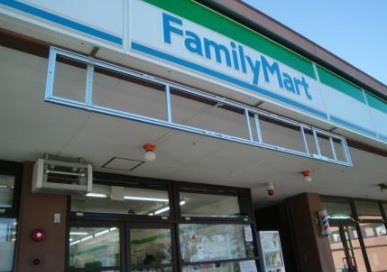 コンビニ　ファミリーマート四谷三丁目店（コンビニ）まで228m