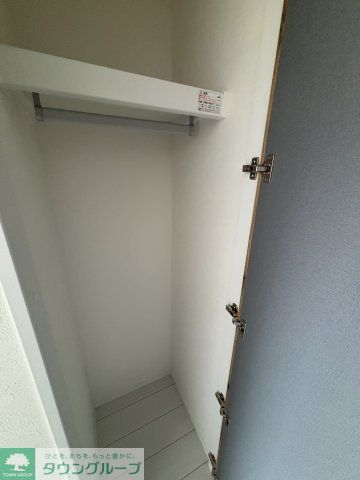 収納　類似タイプ参考写真 ★奇数階・偶数階で木材や壁の色が異なり…