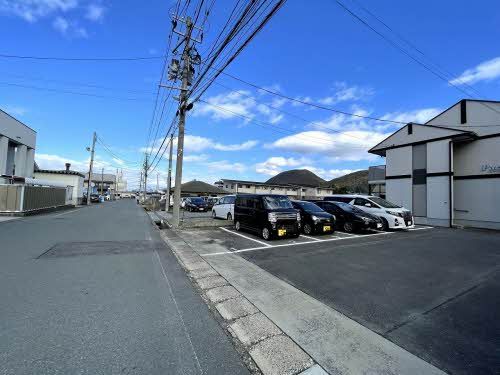 建物外観　物件前道路