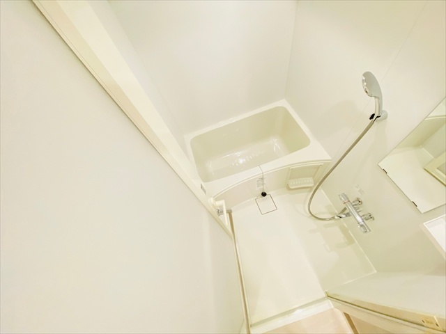 バス・シャワールーム　同一建物内１００１号室内装写真転載