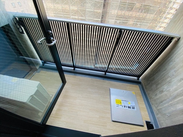 バルコニー　同一建物内１００１号室内装写真転載