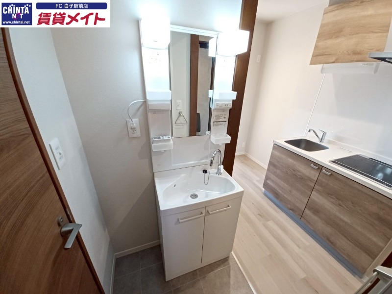 洗面設備　別部屋参考写真です