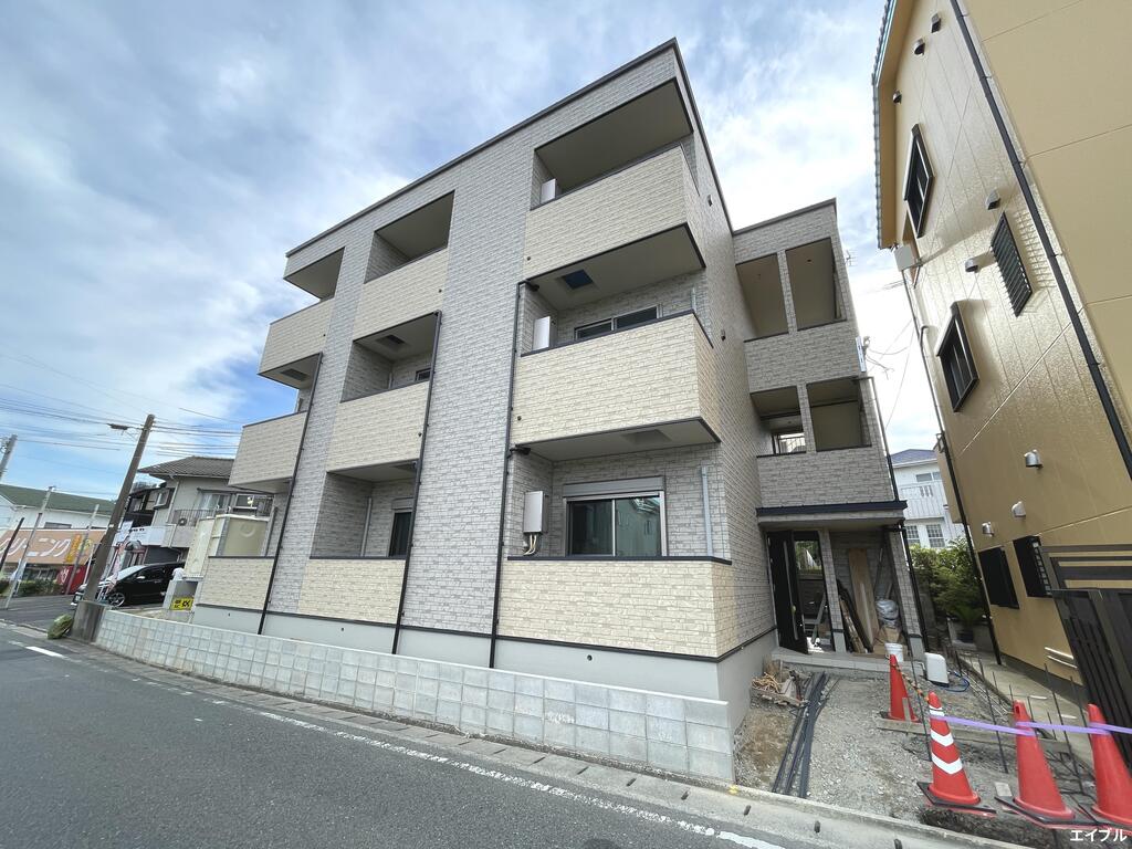 建物外観　建築中