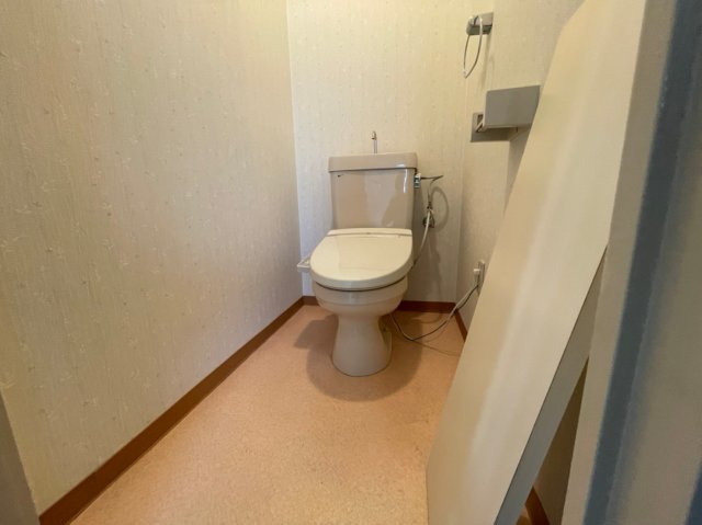 トイレ　イメージとして同建物他部屋を表示しています