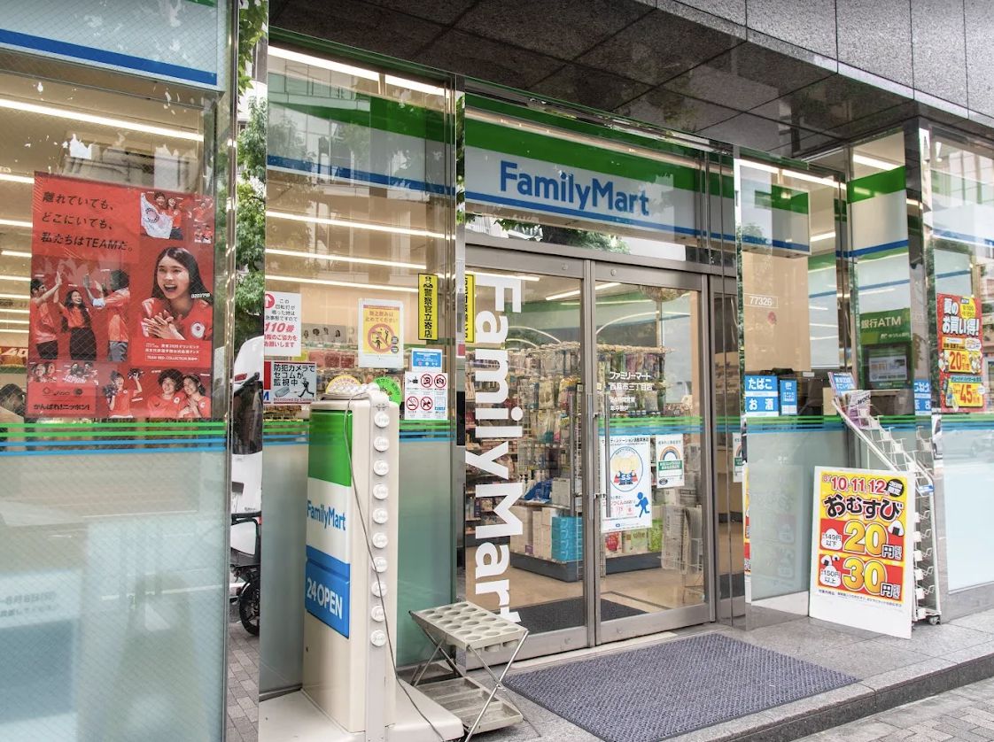 コンビニ　ファミリーマート 西麻布三丁目店（コンビニ）まで92m