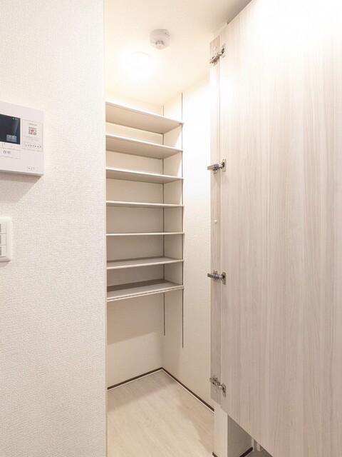 玄関　たっぷり収納シューズインクローク☆彡