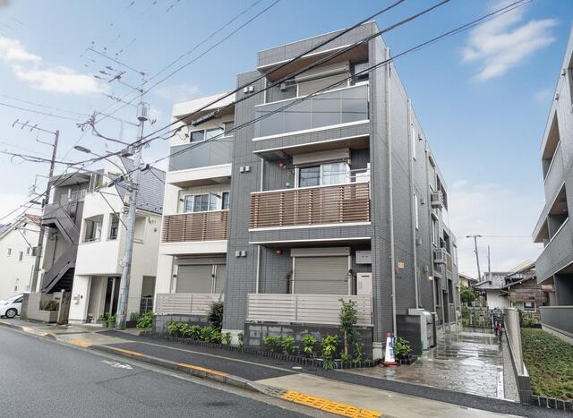 建物外観　※青空はＡＩ加工です。
