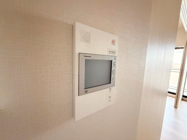 セキュリティ　TVモニターホンで来客が誰か確認してから開けて下さいね