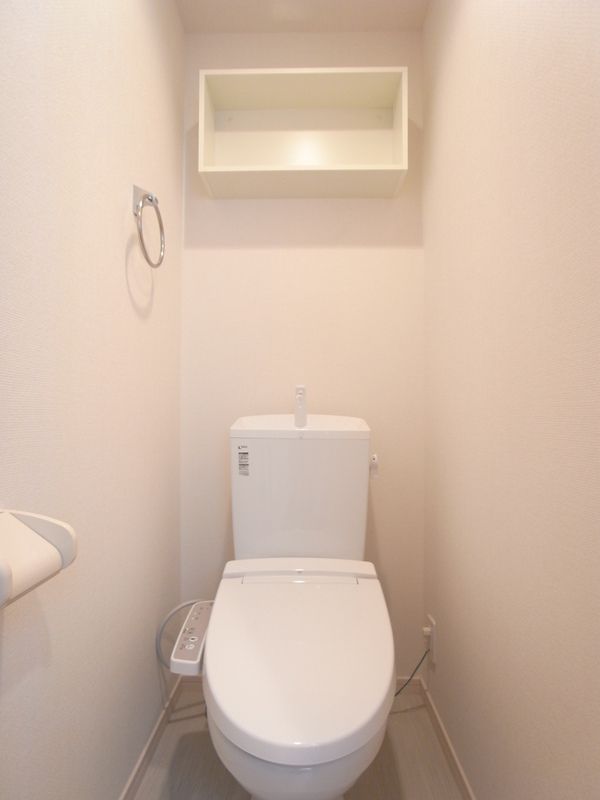 東武野田線 北大宮駅 徒歩8分 2階建 築14年のトイレ写真