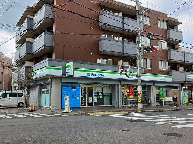 コンビニ　ファミリーマート 中久世1丁目（コンビニ）まで500m