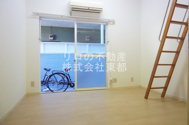 居室・リビング　人気の南向きなので暖かな日差しが入りますね♪