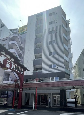 建物外観　京急大師線「川崎大師駅」徒歩1分のマンションです。