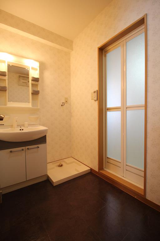 洗面設備　洗髪洗面化粧台（シャワードレッサー）完備