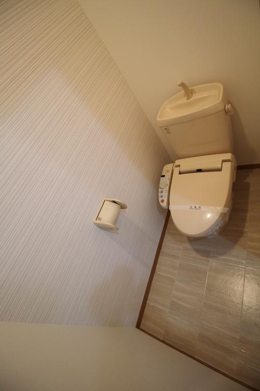 トイレ　温水洗浄便座（シャワートイレ）完備