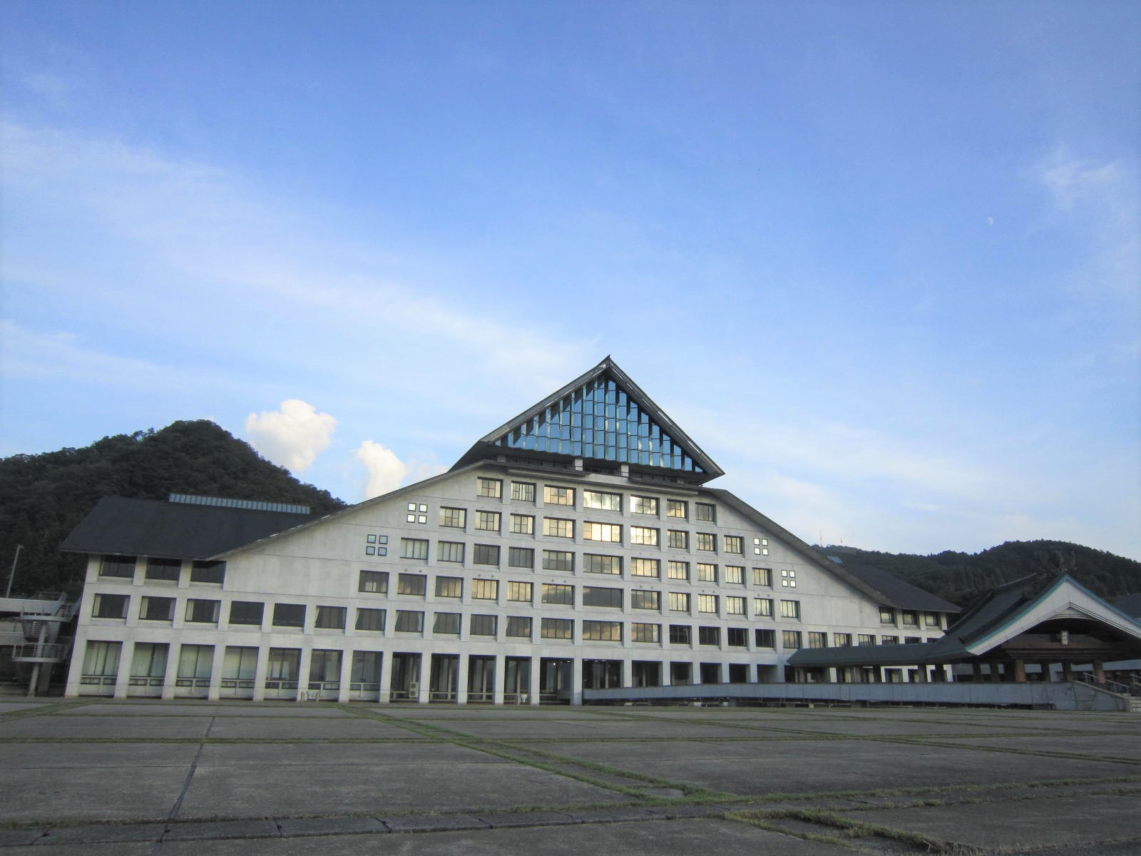 【山形市中桜田のアパートの大学・短大】