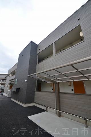 広島市西区井口鈴が台のアパートの建物外観