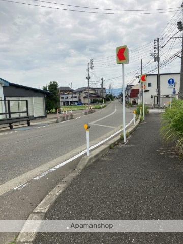その他　前面道路（その他）まで0m