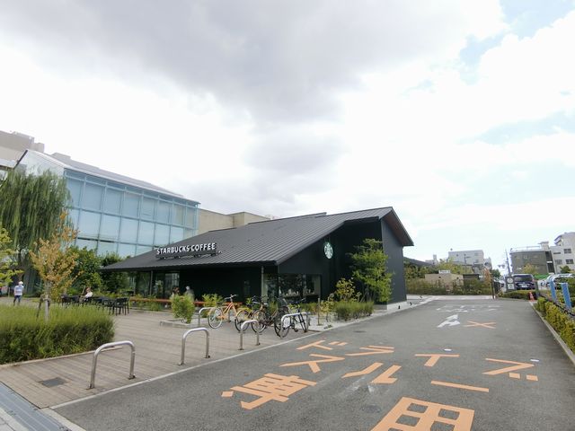 飲食店　スターバックスコーヒー堺フェニックス通り利晶の杜店（飲食店）まで454m