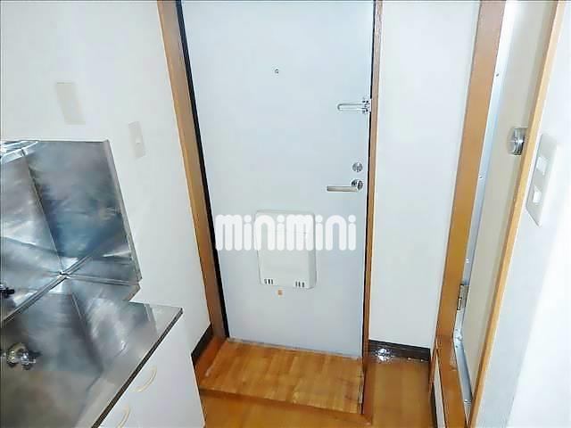 玄関　（写真は別部屋になります）