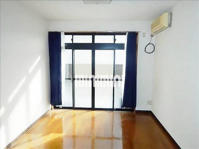 居室・リビング　（写真は別部屋になります）