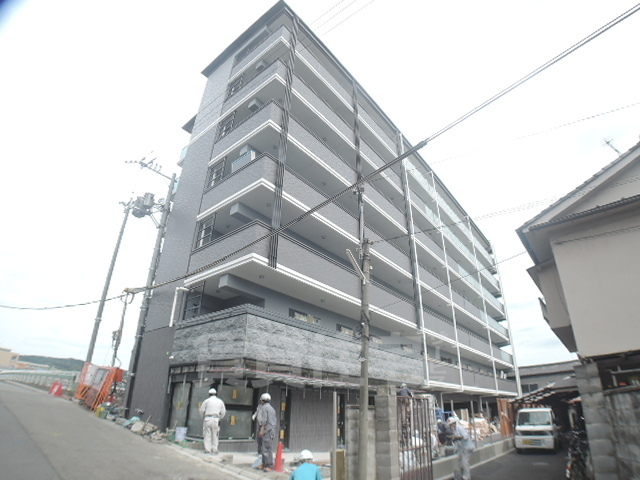京都市南区東九条河西町のマンションの建物外観