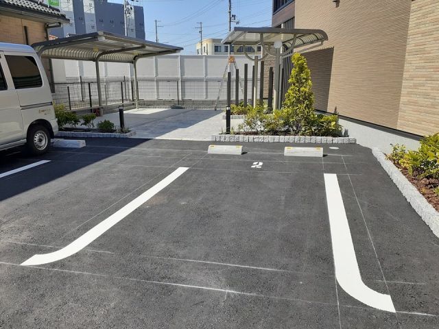 【枚方市招提元町のアパートの駐車場】