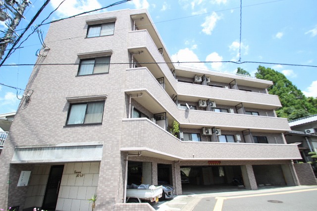 安芸郡府中町城ケ丘のマンションの建物外観