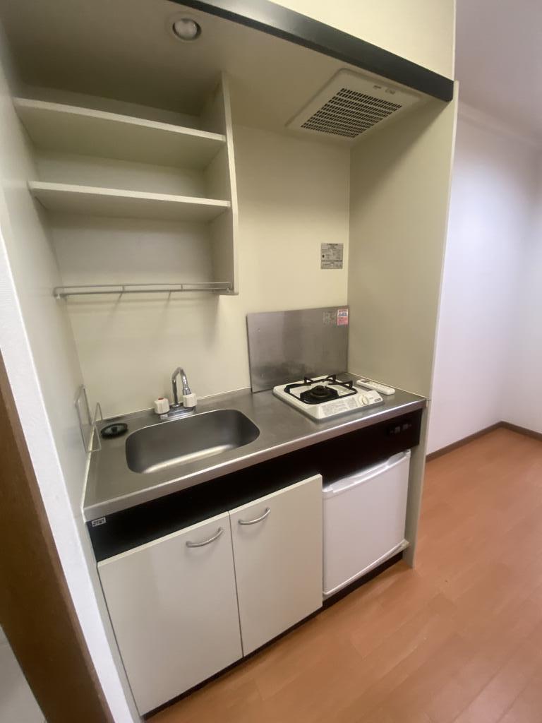 キッチン　同じ間取の違うお部屋の写真です。