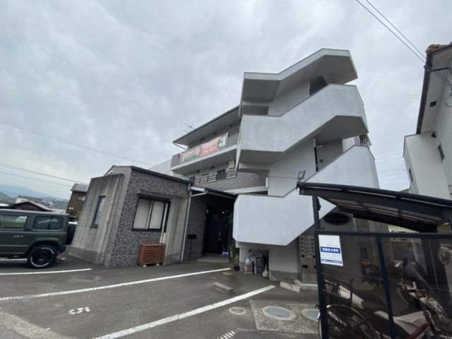 松山市堀江町のマンションの建物外観