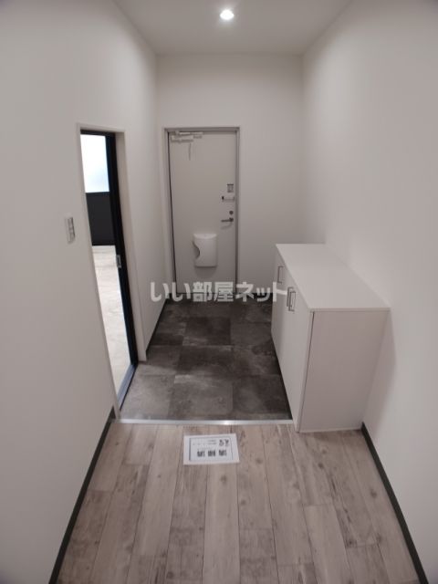 【洲本市本町のマンションの玄関】