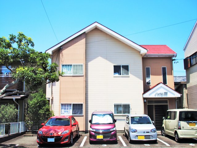 静岡市駿河区高松のアパートの建物外観