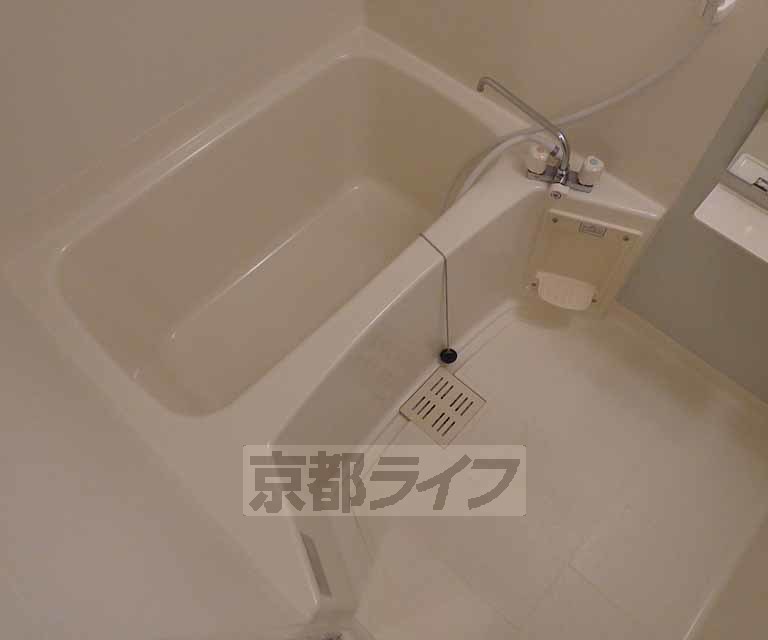 バス・シャワールーム　ゆったりくつろげるお風呂です。