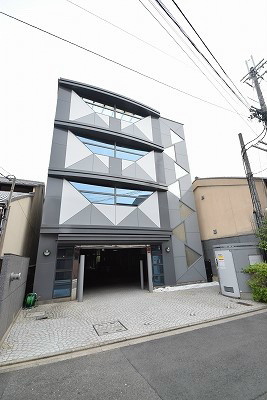 京都市上京区東長者町のマンションの建物外観