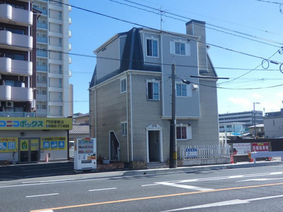 岡山市中区門田屋敷のアパートの建物外観