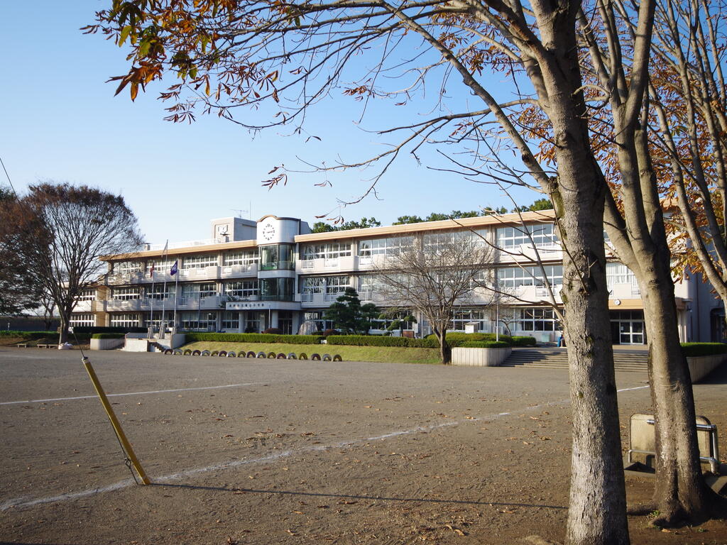 【ファルケドルフＣＡの小学校】