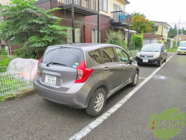 【カーサフォレスタWestの駐車場】