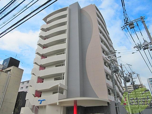 吹田市江坂町のマンションの建物外観