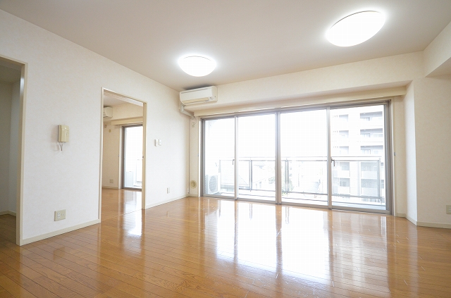 居室・リビング　別号室の写真です