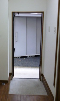 玄関　収納もある玄関です