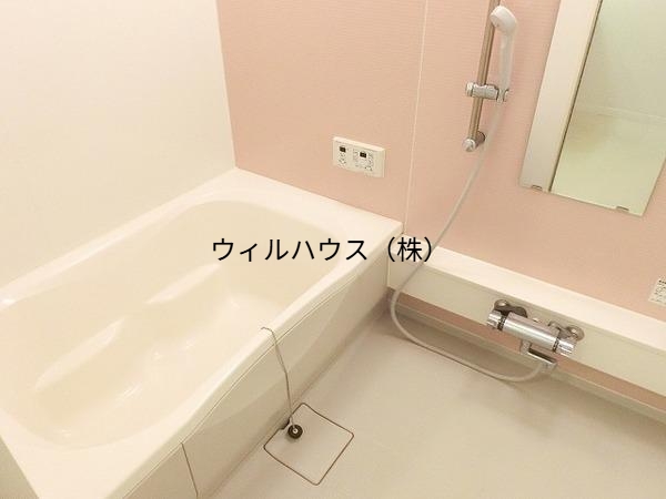 バス・シャワールーム　浴室乾燥機、追い焚き機能付きバス！